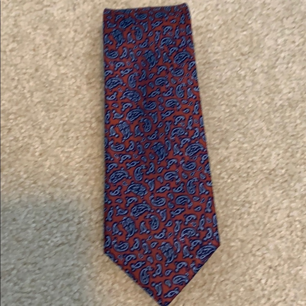 Men’s necktie with blue paisley